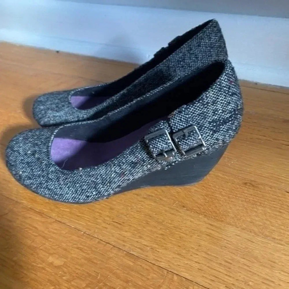 Blowfish Grey Black Tweed Wedges with Buckles - Picture 3 of 16